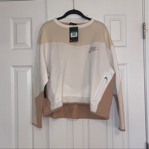 Cropped Nike sweatshirt